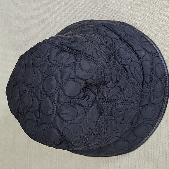 Women's Coach Black Signature Quilted Bucket Hat Small - Picture 5 of 9
